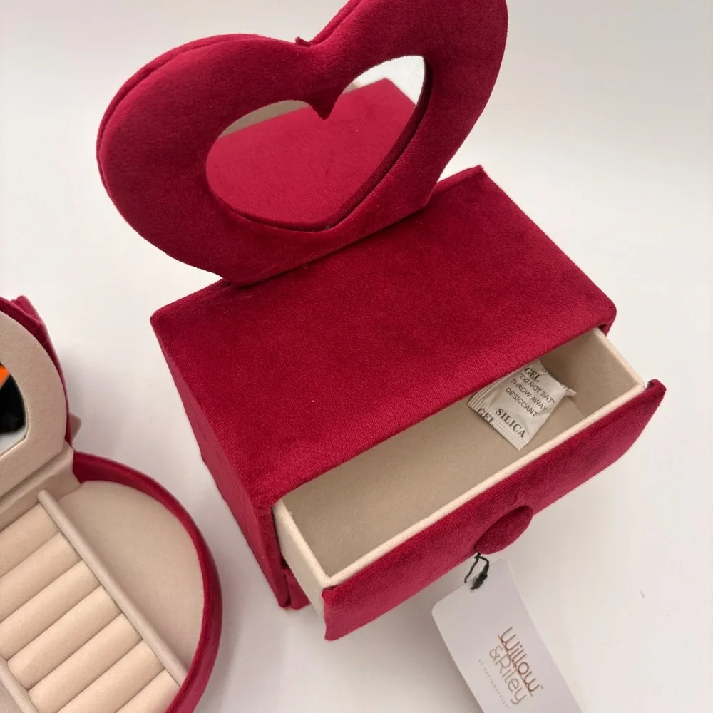 Willow & Riley Pink Velvet Heart Jewelry Box Set Vanity Dresser & Armchair NWT